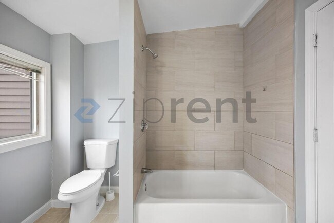 Building Photo - 92 Maple St