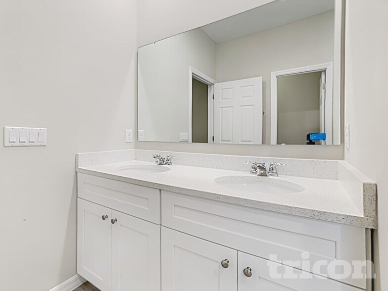 Building Photo - 1337 19th St