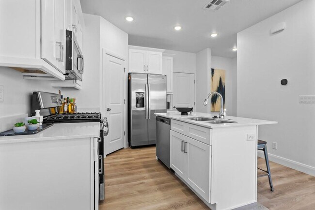 Building Photo - Lagoon Living! 3 Bedroom Townhome with Res...