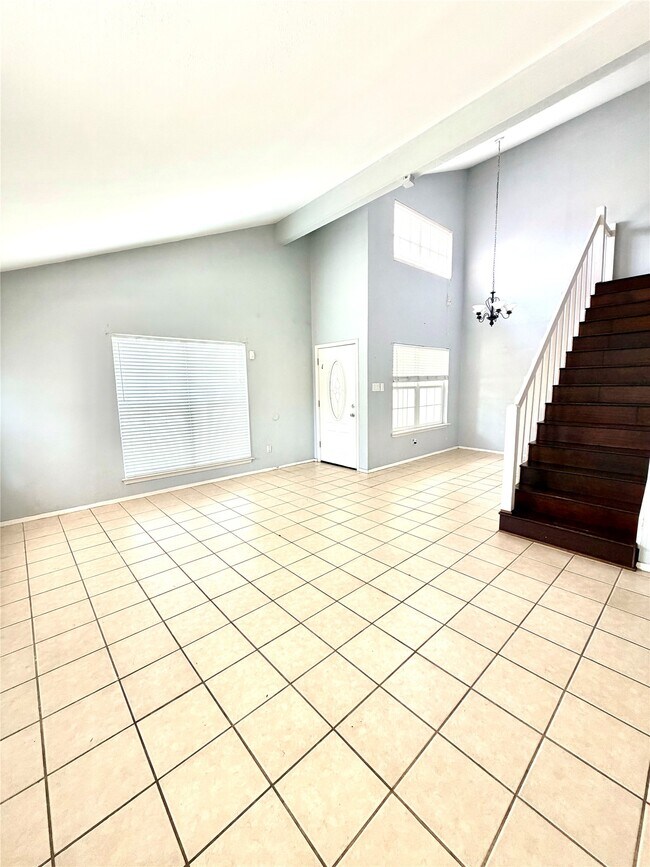 Building Photo - 7402 Alegria Dr