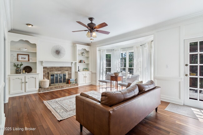 Building Photo - 305 Lake Forest Pkwy