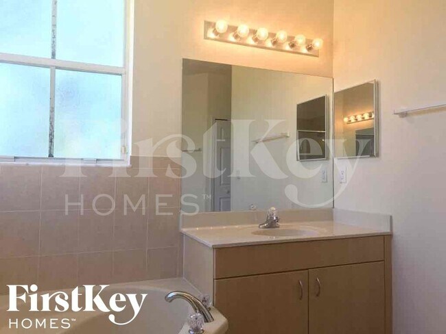 Building Photo - 11912 SW 126th Ln