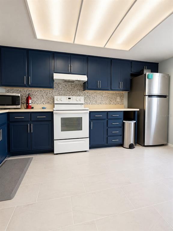 Building Photo - 115 Lakeview Pl
