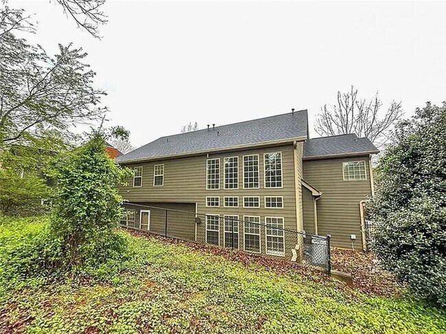Building Photo - Spacious 4BR House in Decatur