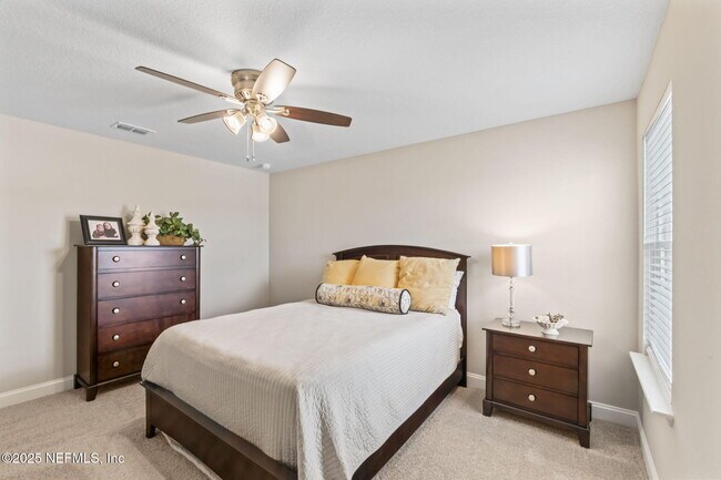 Building Photo - 121 Thistleton Wy