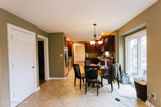 Building Photo - 2417 Ashwood Dr