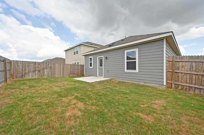 Building Photo - 473 Thistle Ln