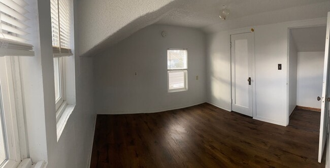 Building Photo - 3bed/1bath house on Homedale Rd.