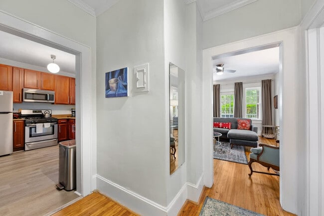 Building Photo - 800 Magnolia Ave