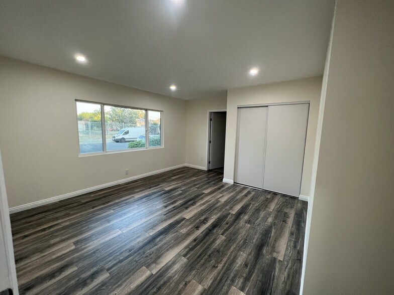 Building Photo - 9007 Monogram Ave