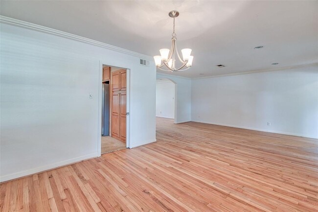 Building Photo - 4710 Willowbend Blvd