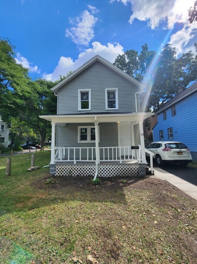 Building Photo - Two Bedroom Single Family Home!