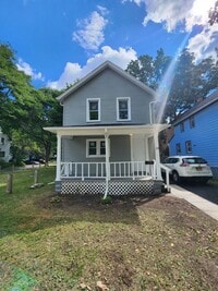 Building Photo - Two Bedroom Single Family Home!