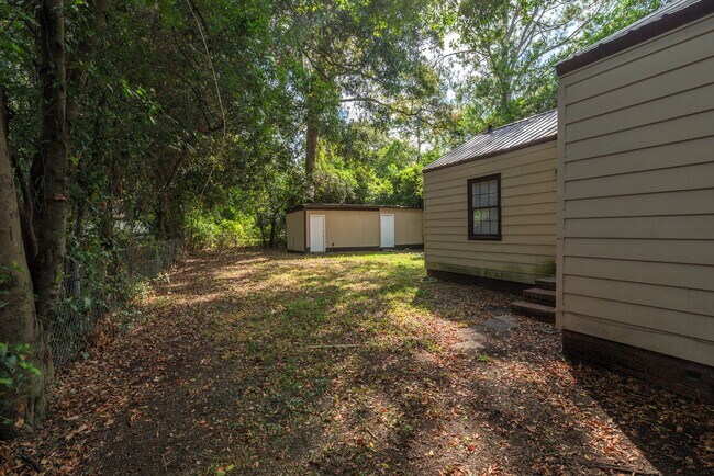 Building Photo - $1,200 - 3 bed/2 bath house for rent in Midtown Augusta, with fenced back yard