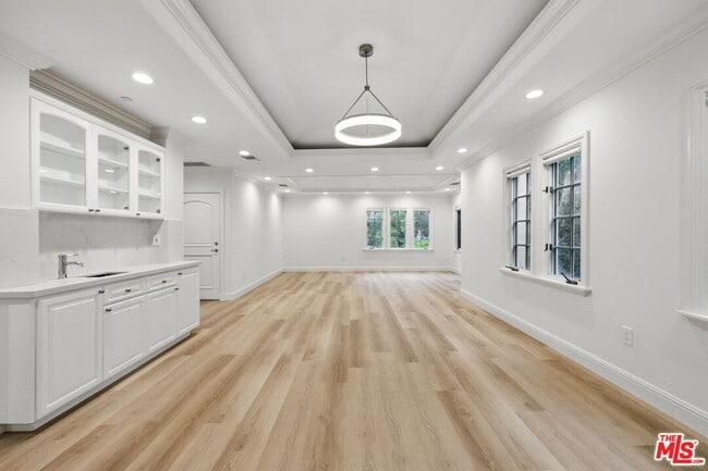Building Photo - 412 N Maple Dr