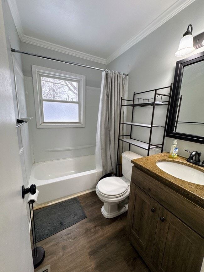 Building Photo - 905 Brentwood Dr