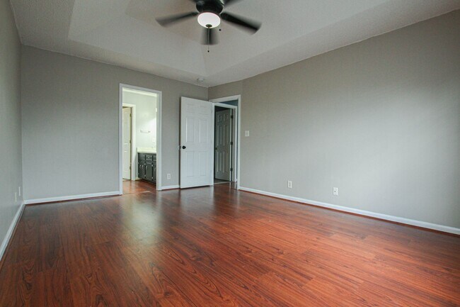 Building Photo - Pet Friendly Two Bedroom!