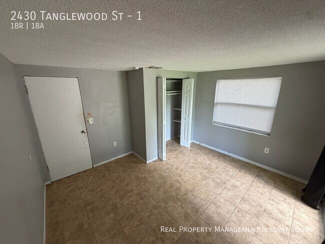Building Photo - 2430 Tanglewood St
