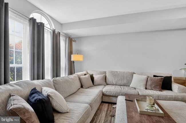 Building Photo - 313 Sage Ln