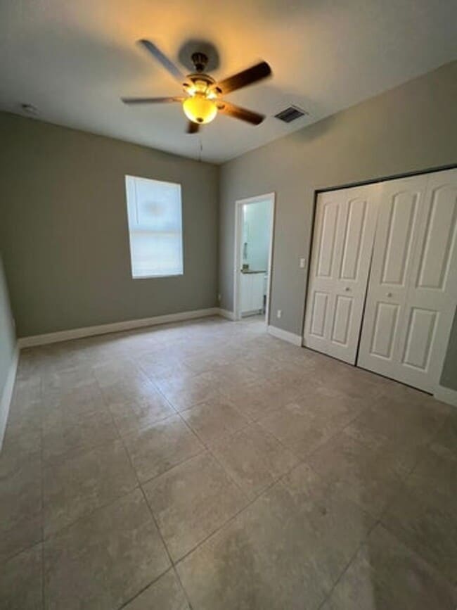 Building Photo - 227 N E St