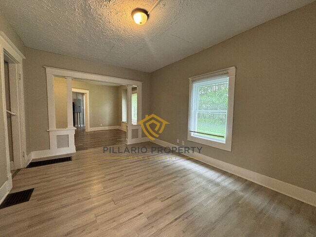 Building Photo - Renovated, 3 Bedroom Near Indy Motor Speedway Home Available NOW!