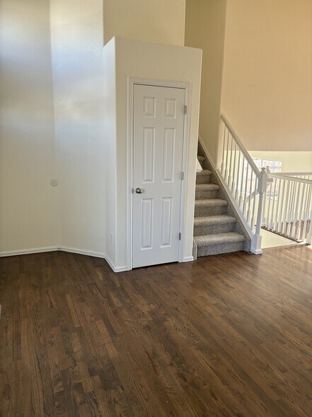 Building Photo - 8390 Dassel Dr