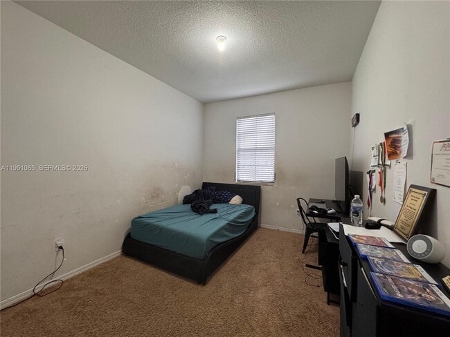 Building Photo - 772 NE 191st Terrace