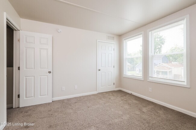 Building Photo - 2541 Rowan St