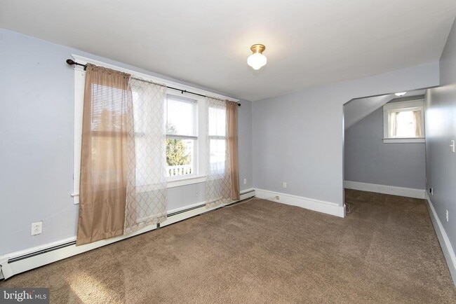 Building Photo - 11 Church St