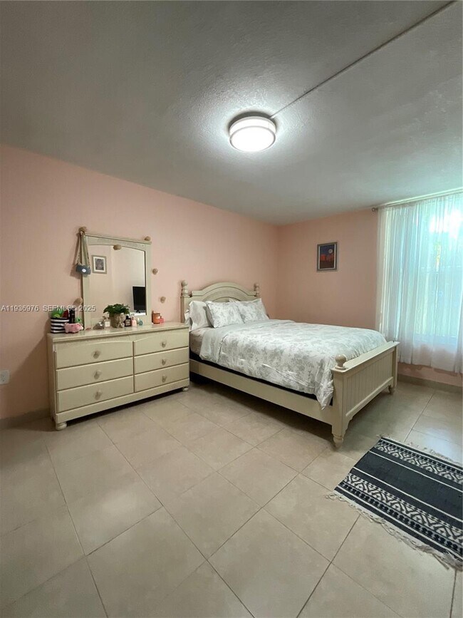 Building Photo - 820 NW 87th Ave