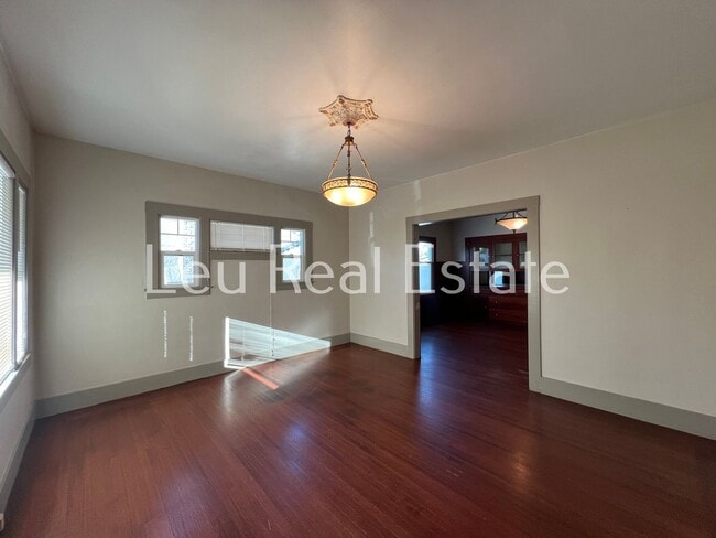 Building Photo - Charming 2-Bedroom Home with Classic Chara...