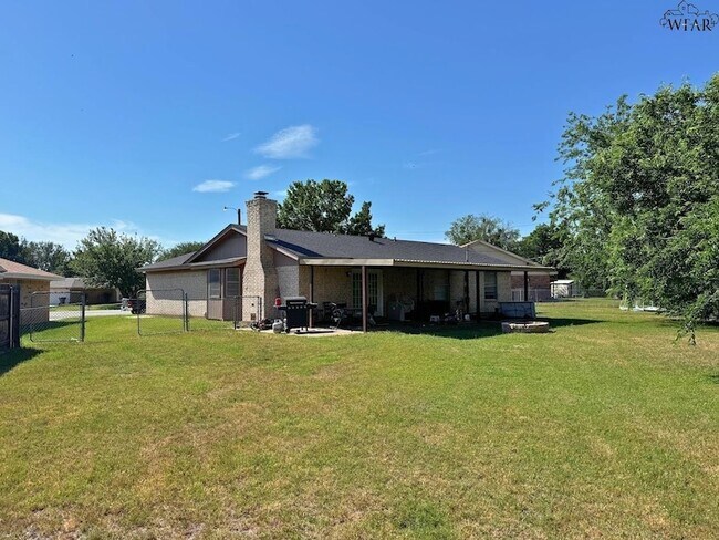 Building Photo - 2316 Perrin Dr