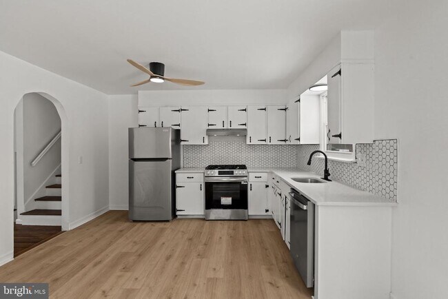 Building Photo - 395 Montgomery Dr