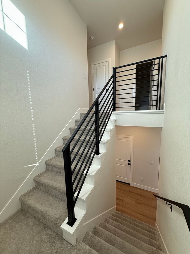 Building Photo - 8461001/85