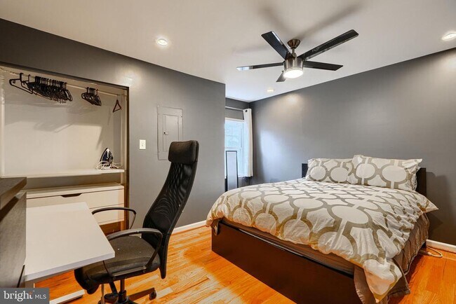 Building Photo - 624 Jasper St