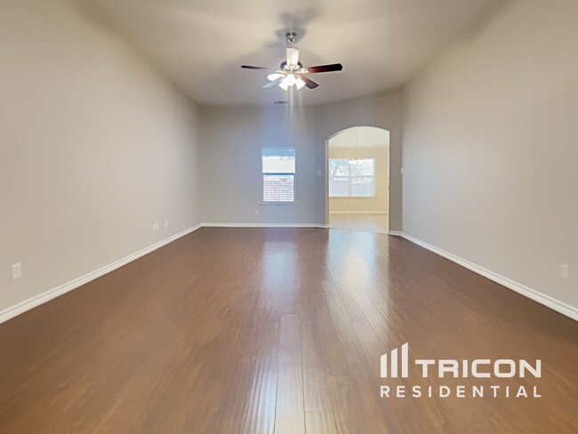 Building Photo - 648 Clearbrook St