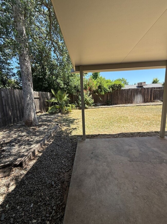 Building Photo - Prime Location 3 Bed 2 Bath Updated Home!