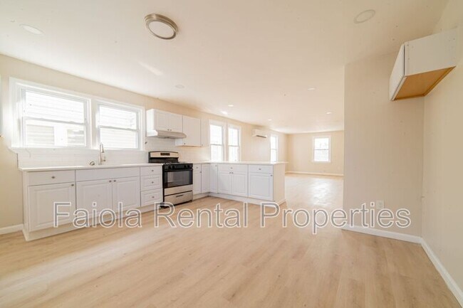 Building Photo - 115 N Delancy Pl