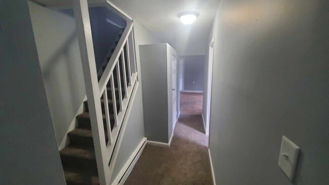 Building Photo - 640 N Cherry St