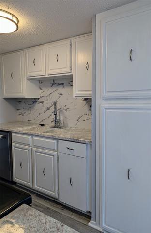 Building Photo - 8560 Park Ln