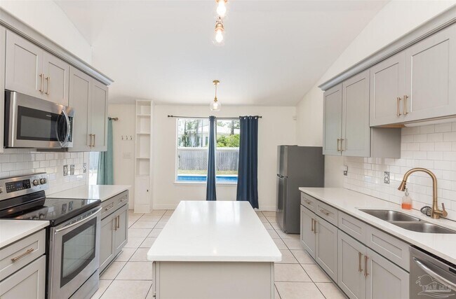 Building Photo - 1065 Freeboard Blvd