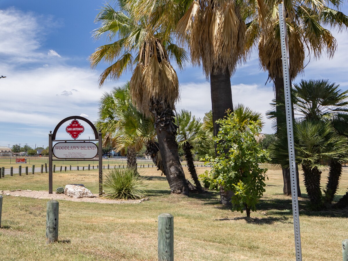 Building Photo - 1826 W French Pl