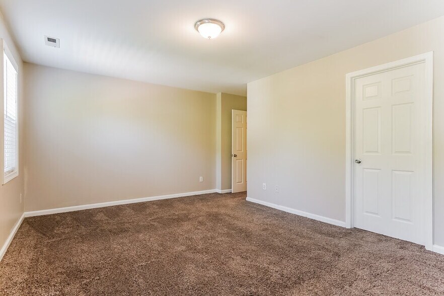 Building Photo - 610 Crosstie St
