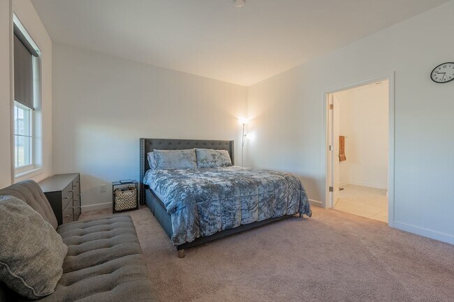 Building Photo - Modern Home with Open Floor Plan in Blacksburg