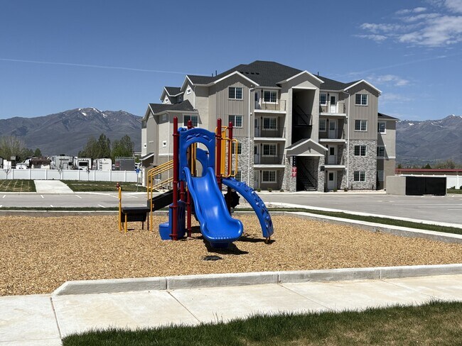 Building Photo - 2028 Sawmill Blvd