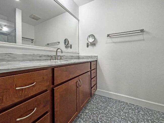 Building Photo - 7422 Seastar Dr