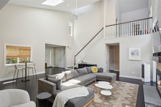 Building Photo - 8 Indian Pipe Dr
