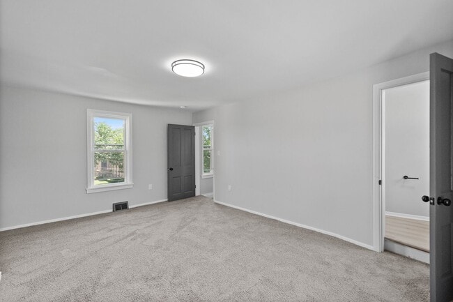 Building Photo - BLACK FRIDAY DEAL! SCORE 50% OFF 1ST MONTH'S RENT IF SIGNED BY NOV. 28! Beautiful 2 bedroom home ...