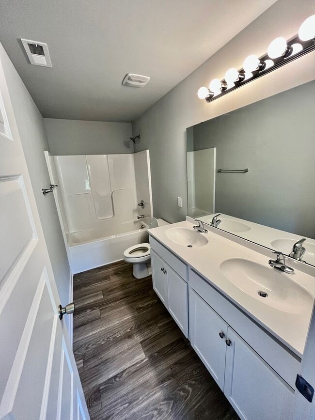 Building Photo - Townhome in Holly Ridge!!