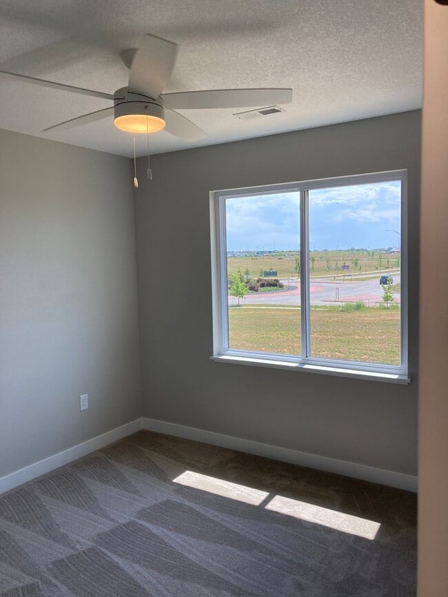 Building Photo - Spacious 4-Bedroom Home with 2-Car Garage & Yard